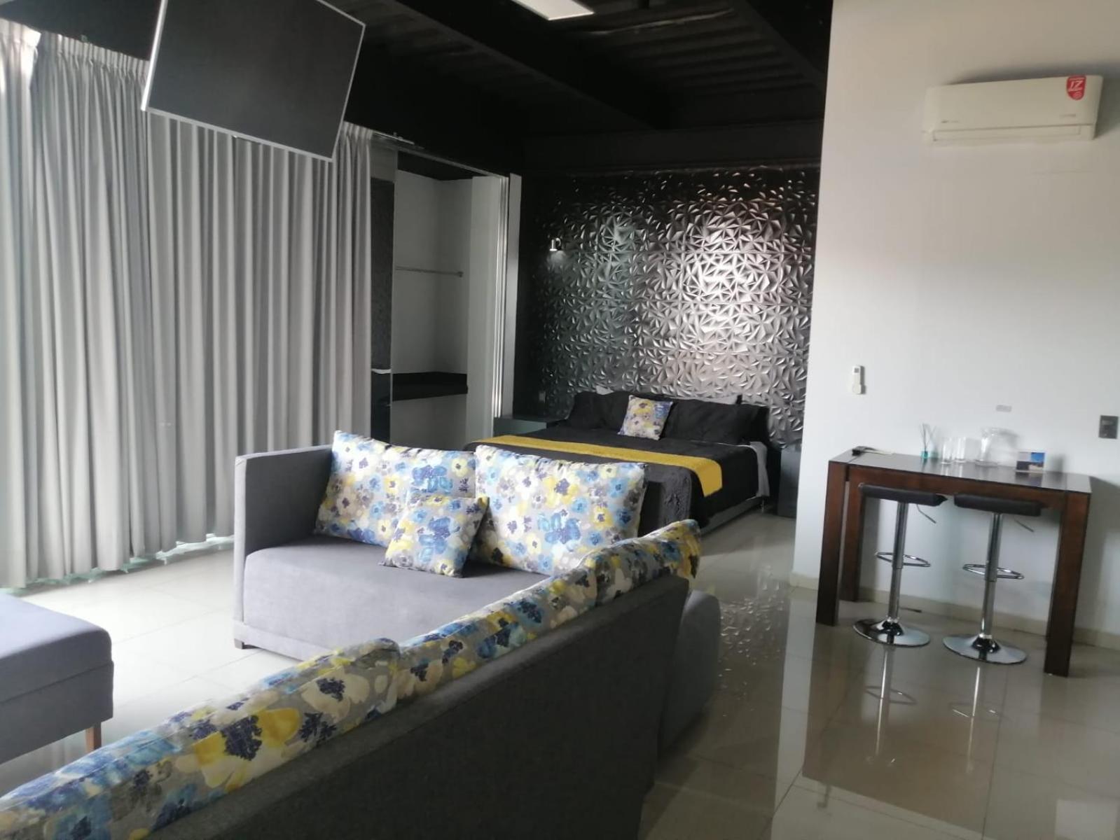Suites La Gloria Alojamiento Independiente Tepatitlan de Morelos Exterior photo